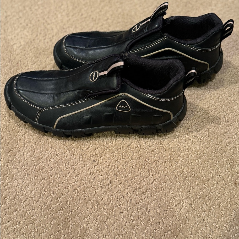 GOEX black and tan Respira trail slip-on Sz. 39/8.5